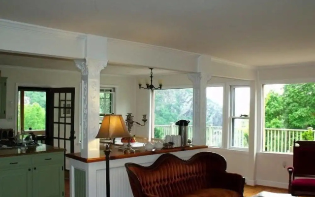 Ledge House Bed & Breakfast