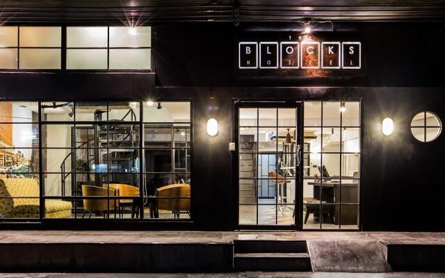 Отель The Blocks Hostel Таиланд, Бангкок - отзывы, цены и фото номеров - забронировать отель The Blocks Hostel онлайн вид на фасад