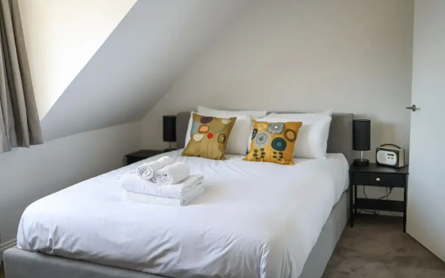 Bright & Beautiful Studio Flat in Bristol