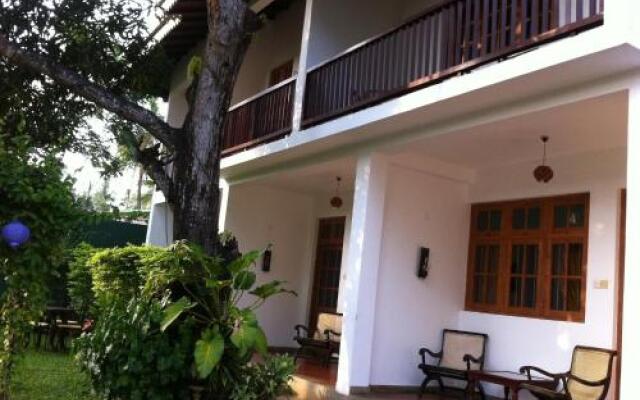 Отель Little Paradise Tourist Guest House and Holiday Home вид на фасад