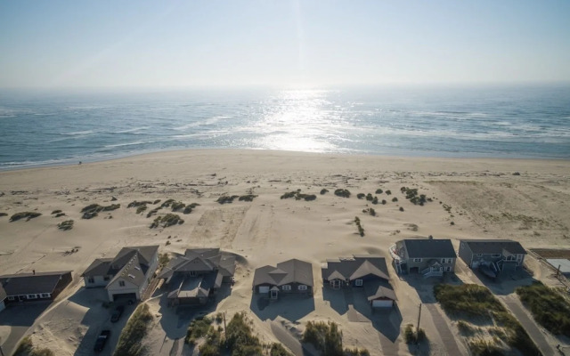 A Shore Thing 2 Br cottage by RedAwning