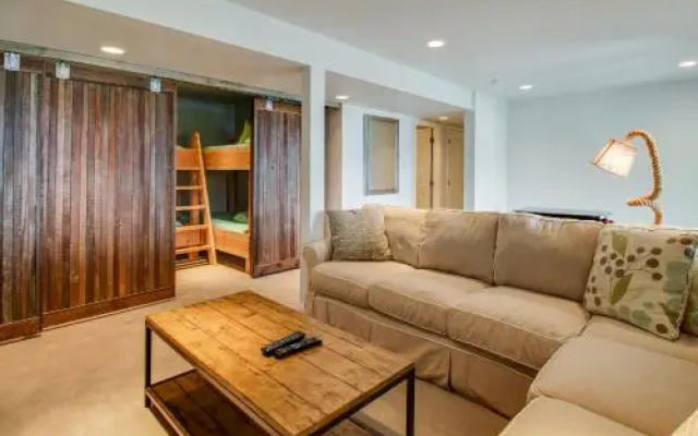 Lakefront Getaway