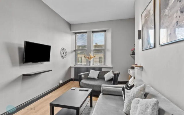 1 Bed- Holyrood Retreat
