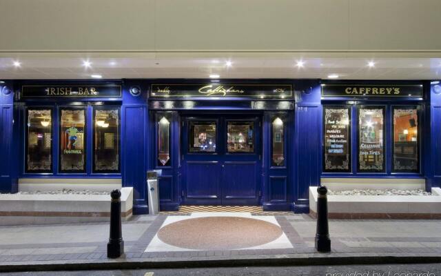 Отель Holiday Inn London-Bloomsbury вид на фасад