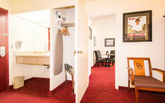 Sooner Legends Inn & Suites