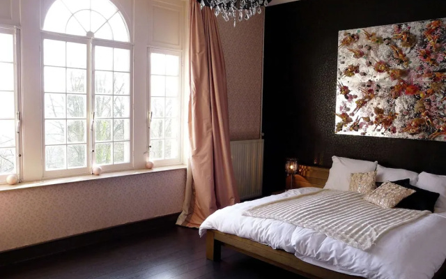 Spacious Spa Villa With Garden