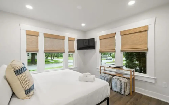 Soho Serenity by Brightwild Pool Hot Tub