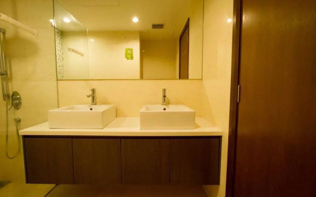 Wong's Homestay at Regalia Residence