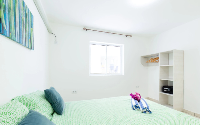 Jan Thiel's Hidden Gem! 2BR Apt W/ Pool & Free Parking