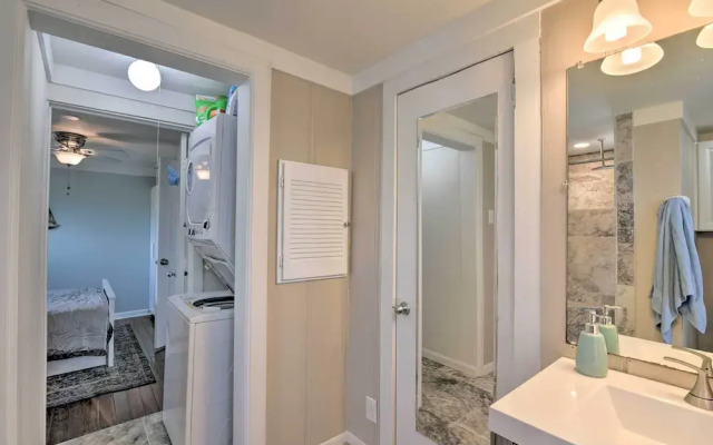 Walk to Beach & State Park! Bungalow in Galveston