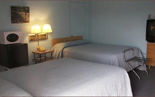 Holiday Host Motel