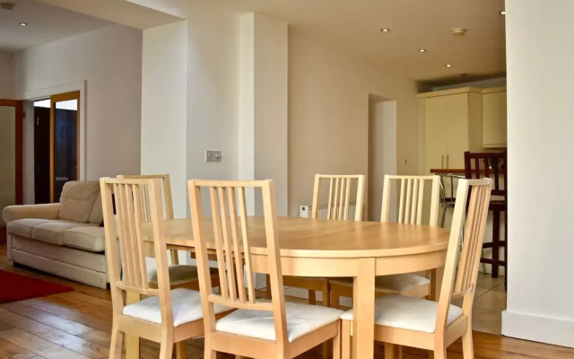 Spacious 3 Bedroom House in Ballsbridge