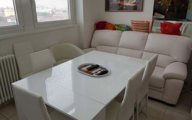 Отель Green House Apartment Италия, Римини - отзывы, цены и фото номеров - забронировать отель Green House Apartment онлайн комната для гостей