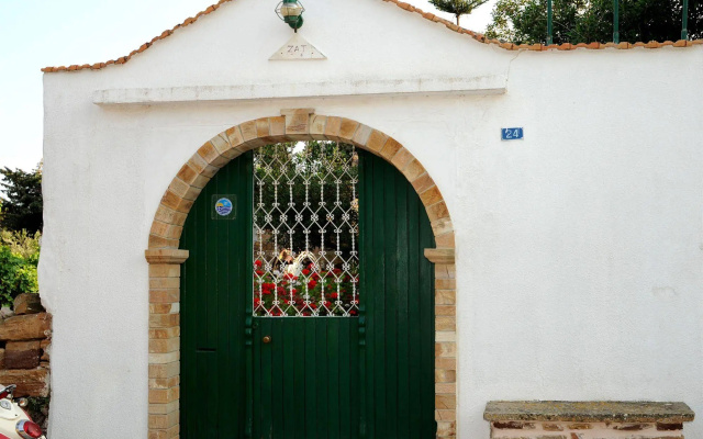 Topakas House