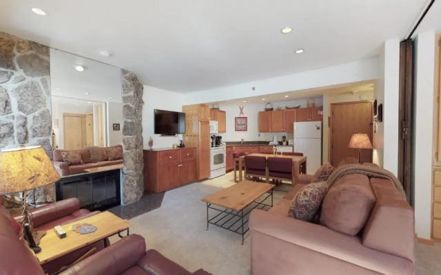 Laurelwood Condominiums Studio Premier Unit 408