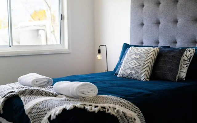 Hideaway on Curran - Modern & Comfy Retreat in CBD Firepit
