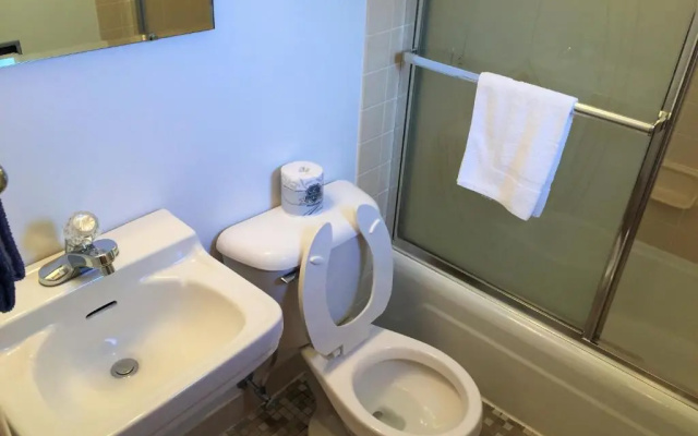 Cedar Motor Inn
