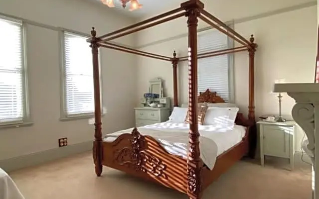 Te Rata House - All 6 Rooms