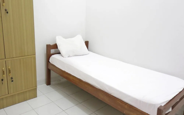 OYO Life 92925 Kost Bu Mala 2 Syariah