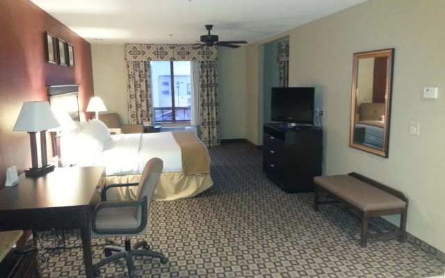 Holiday Inn Express & Suites Clinton