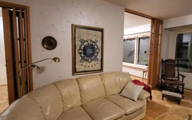 Large apartment with 4 bedrooms, central location