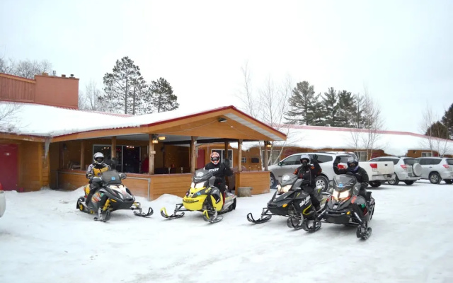 Hiawatha Lodge Inn