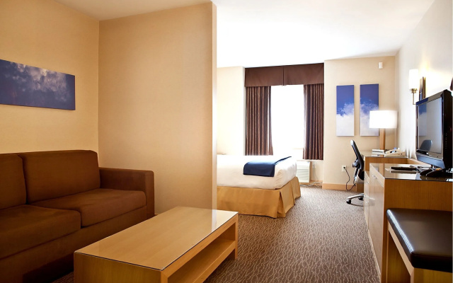 Holiday Inn Express & Suites Langley by IHG