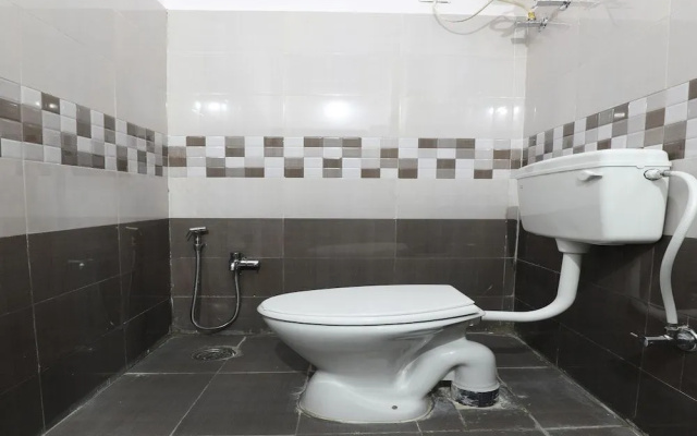OYO 17279 Royal Inn Hotel