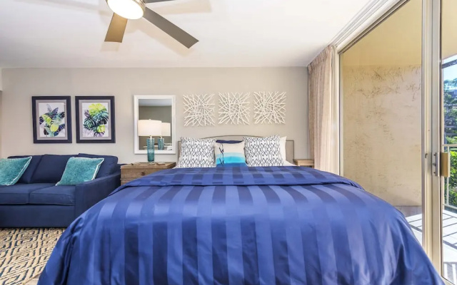 Royal Kahana 318 Studio Bedroom Condo by RedAwning