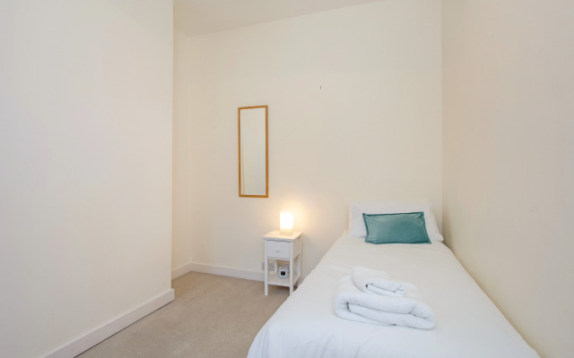 Perfect for family stays, ideal for walk to shops & restaurants