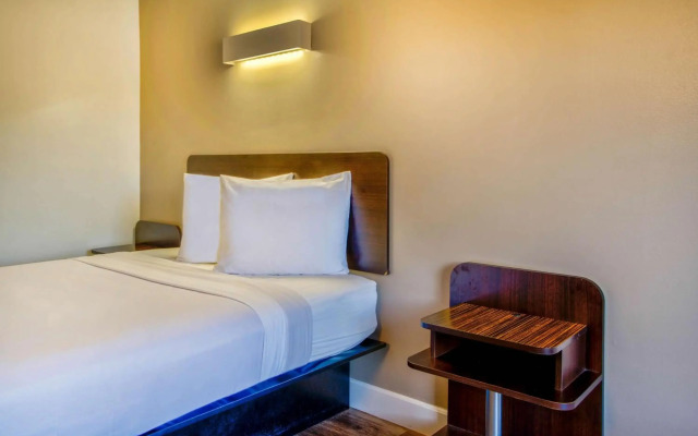 Motel 6 Hesperia, CA - West Main Street I-15