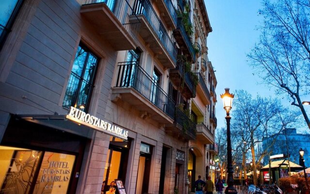 Отель Eurostars Ramblas вид на фасад