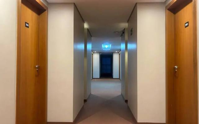 Izzy Hotel