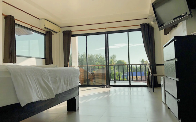 The Reef Hotel & Studios