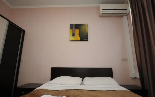 Hotel White