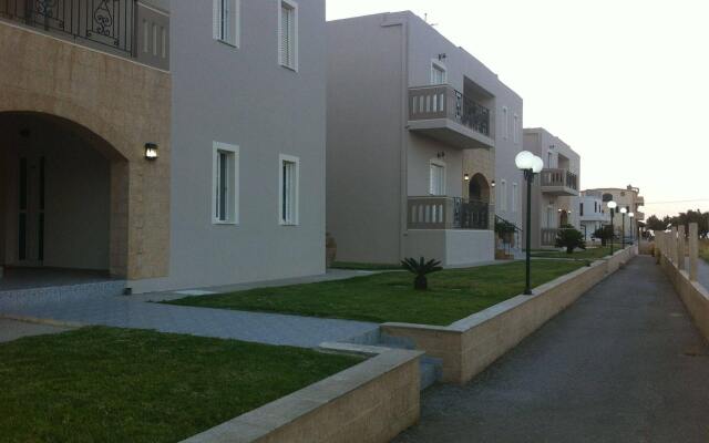 Mediterranean Hotel Apartments & Studios вид на фасад
