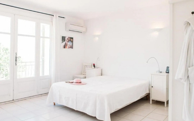 Stunning Holiday Home in Brue Auriac with Swimming Pool