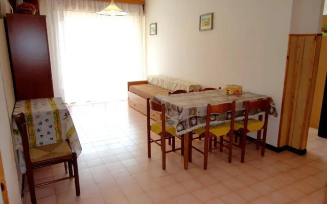 Beautiful Apartment for 5 People -terrace-pool-tv