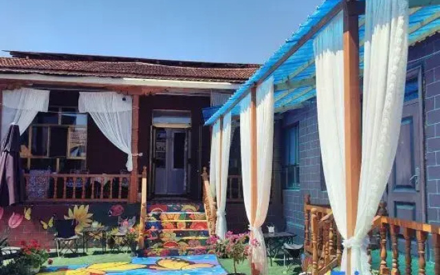Tekes Qianyuan Bieyuan Bed and Breakfast