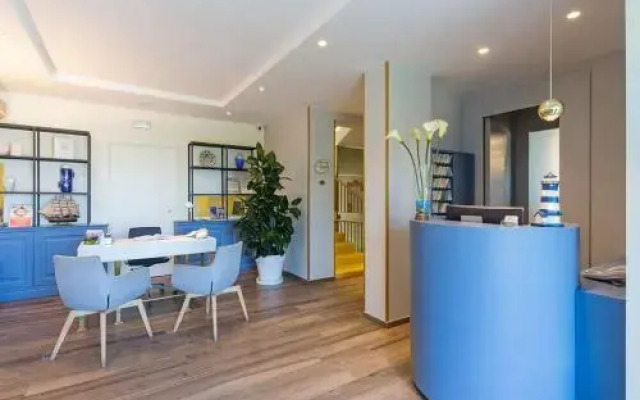 Hotel Tritone