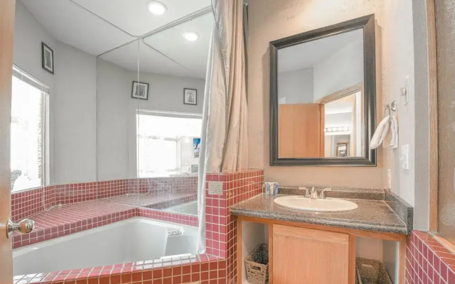 River Bank Lodge 1 Bedroom Apartment by Key to the Rockies