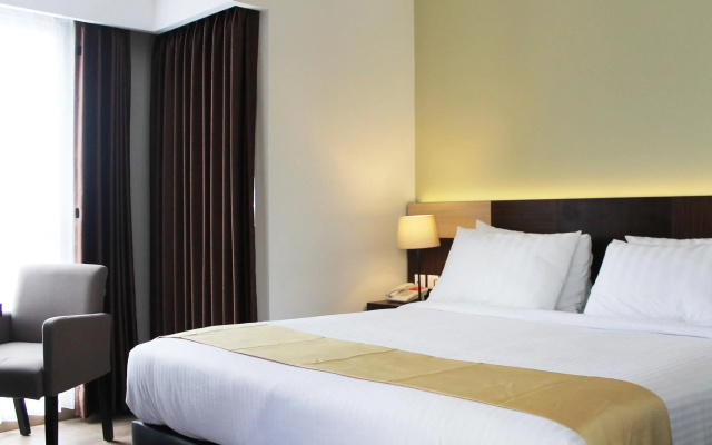 Hotel Gunawangsa MERR