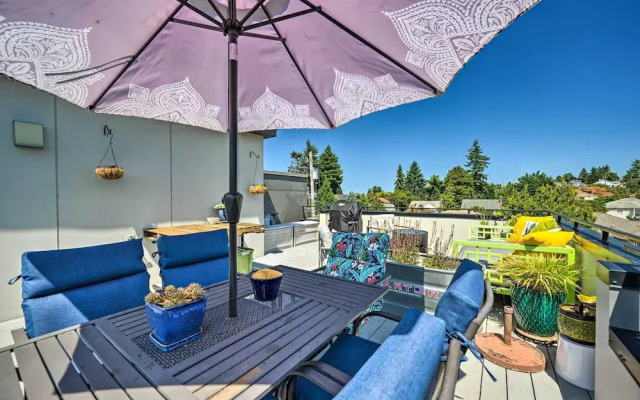 Canal & Mtn Views: Pet-friendly Seattle Retreat