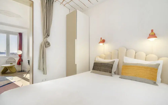 Historic Centre Modern Masterpiece W River Views