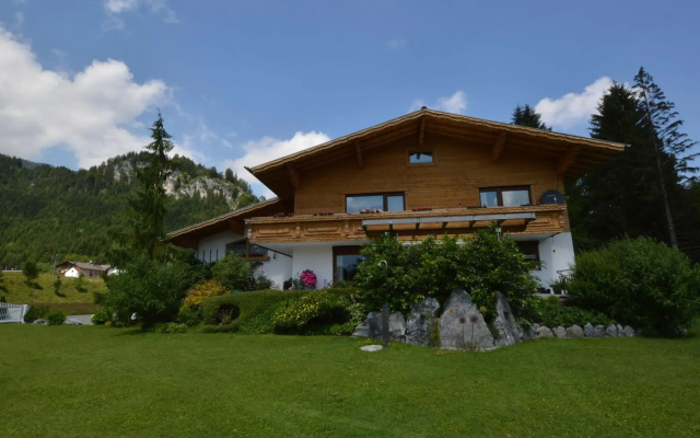 Heavenly Apartment in Wängle Tyrol With Walking Trails Near