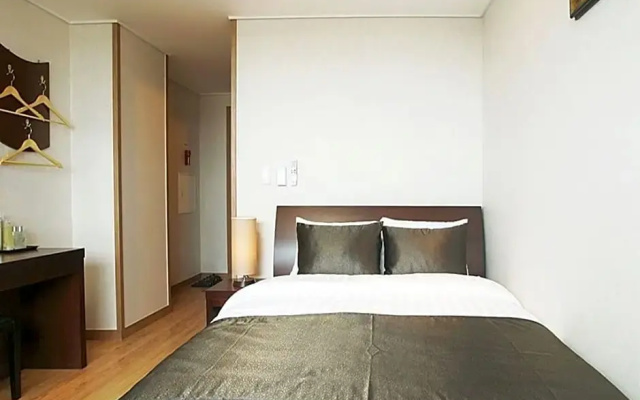 Iris Hotel