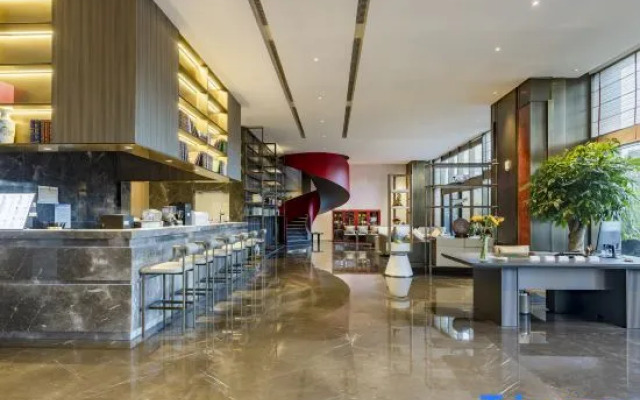 Live Continent Hotel