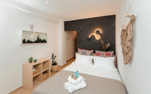 Sea View 1 Bed Apartment in Nea Peramos - Terrace