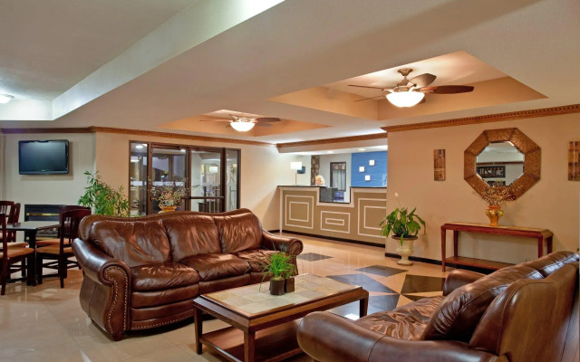 Holiday Inn Express & Suites Three Rivers by IHG
