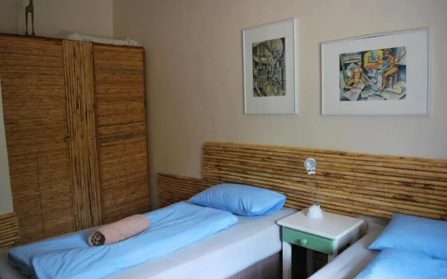 Amber Lagoon Backpackers Lodge